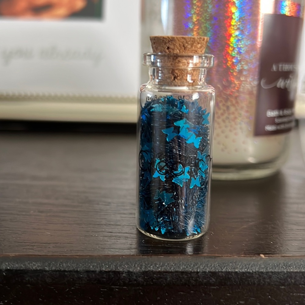 Beauty creations glitter “ Blue Away”